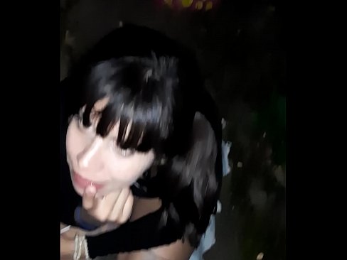 ❤️ Op der Strooss geschwollen Penis am Austausch fir Séissegkeeten Hausgemachte Porno bei eis ❌️❤