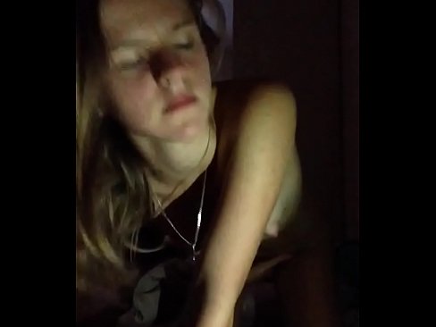 ❤️ E Meedchen masturbéiert a kummt Hausgemachte Porno bei eis ❌️❤