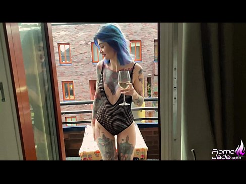 ❤️ Enormt Meedchen suckt mat engem Gulp a fuckt passionéiert ënner dem oppenen Himmel Hausgemachte Porno bei eis ❌️❤